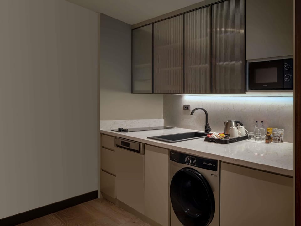 Down comforters, minibar, in-room safe, desk