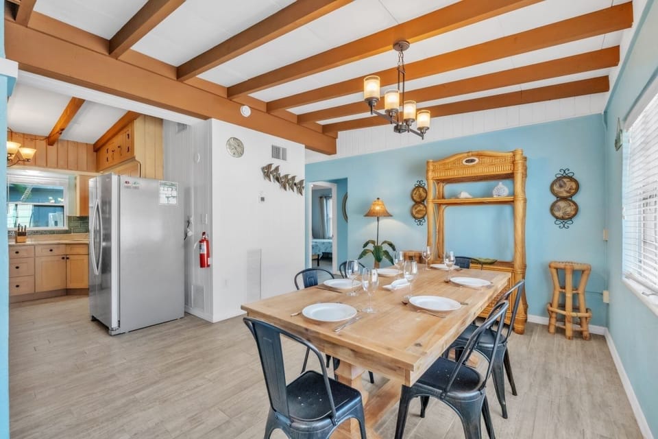Villa, 2 Bedrooms | Dining