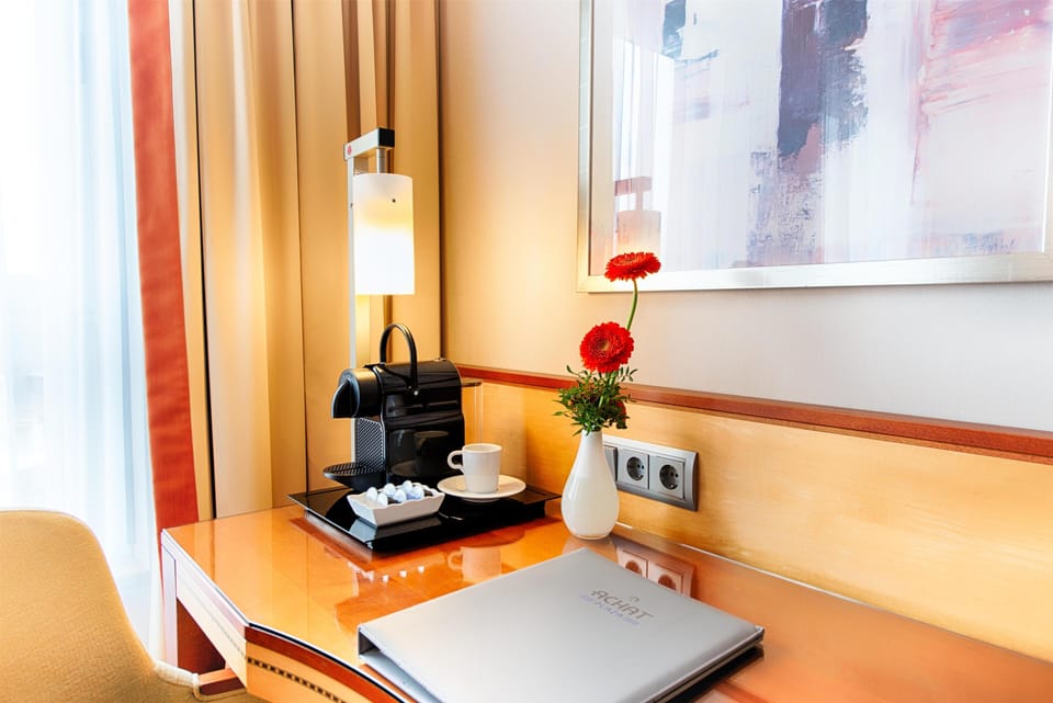 Premium bedding, in-room safe, desk, blackout drapes