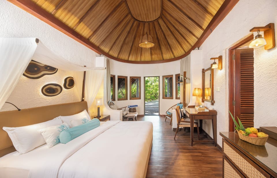 Deluxe Beach Bungalow | Minibar, in-room safe, desk, blackout drapes