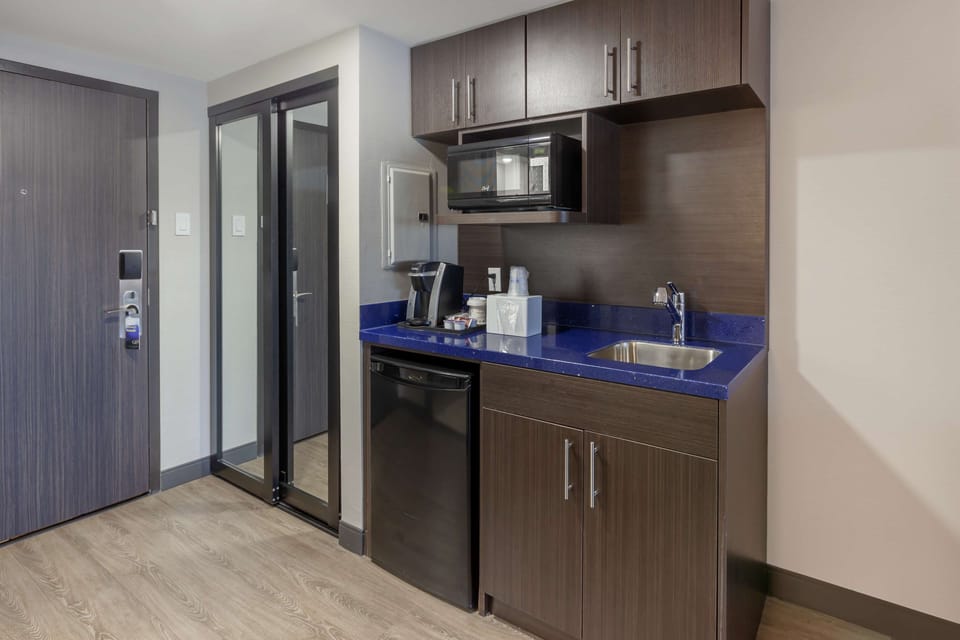 Fridge, microwave, coffee/tea maker