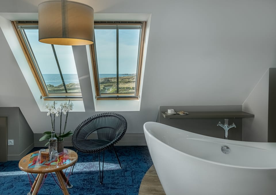 Deluxe Room, 1 Queen Bed, Ocean View | Minibar, in-room safe, individually decorated, individually furnished