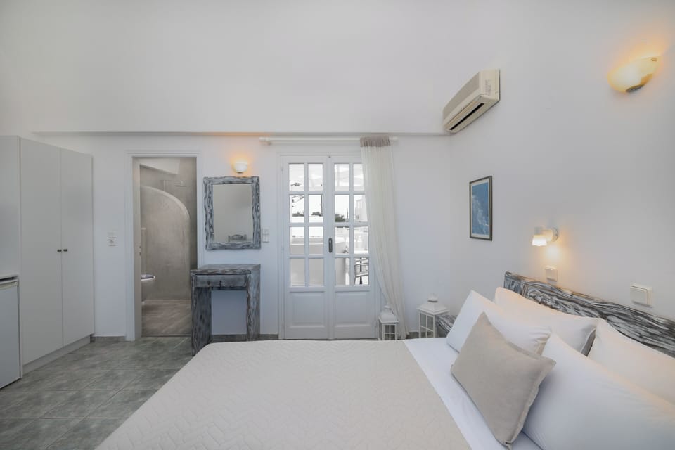 Suite, Jetted Tub | In-room safe, cribs/infant beds, free WiFi, bed sheets