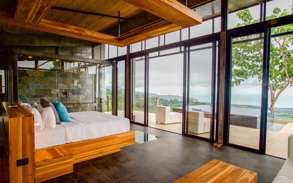 Master Suite | Premium bedding, minibar, in-room safe, soundproofing