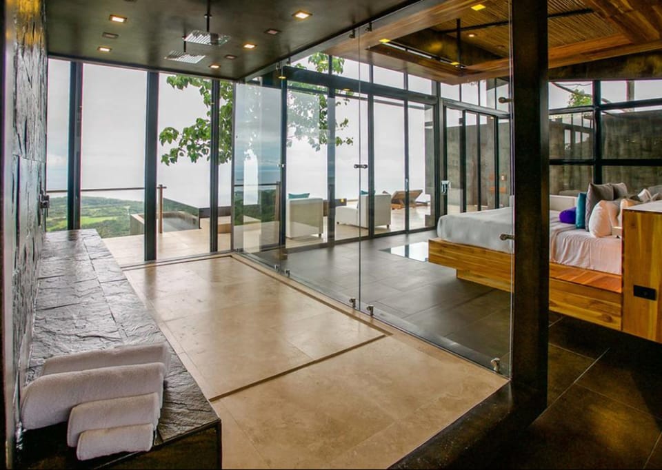 Master Suite | Premium bedding, minibar, in-room safe, soundproofing