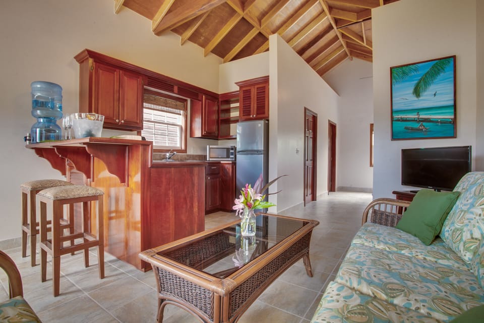 Casita | Living room | 32-inch TV with cable channels, Netflix, DVD player
