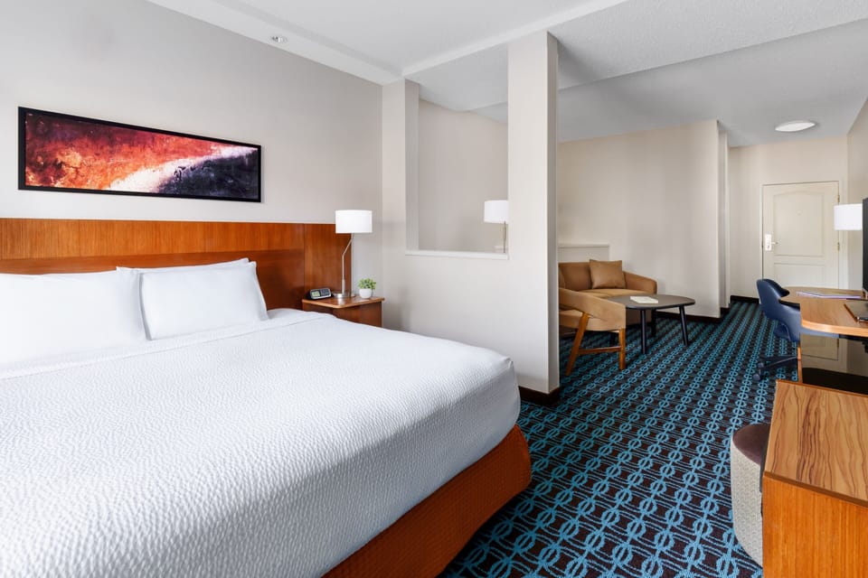 Premium bedding, in-room safe, desk, laptop workspace