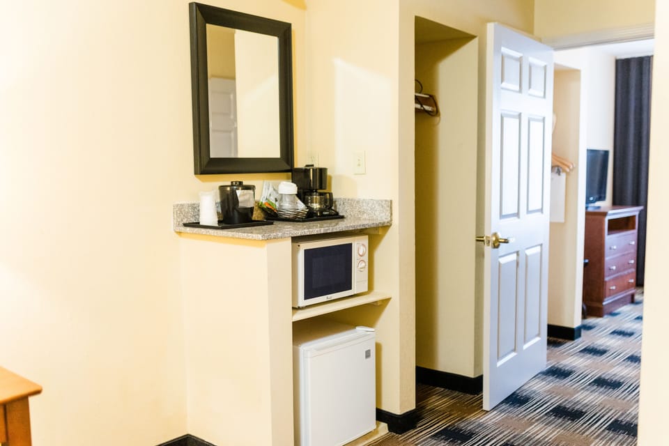 Desk, blackout drapes, iron/ironing board, free WiFi