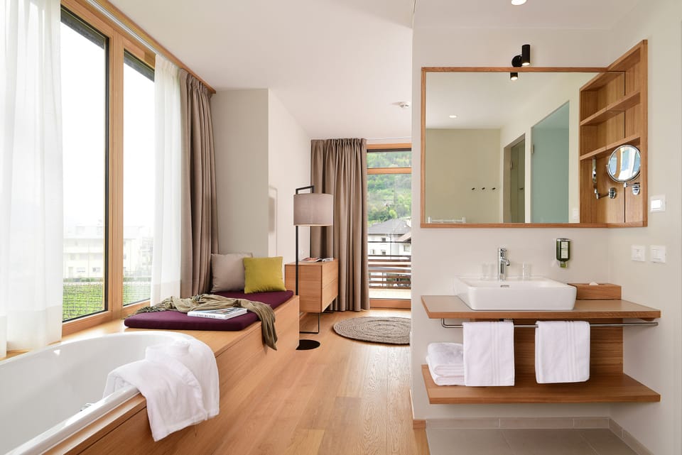 Design Suite, 1 Bedroom, Bathtub, Vineyard View | Deep soaking bathtub