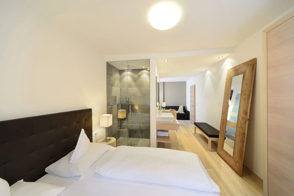 Business Double Room | Egyptian cotton sheets, premium bedding, minibar, in-room safe
