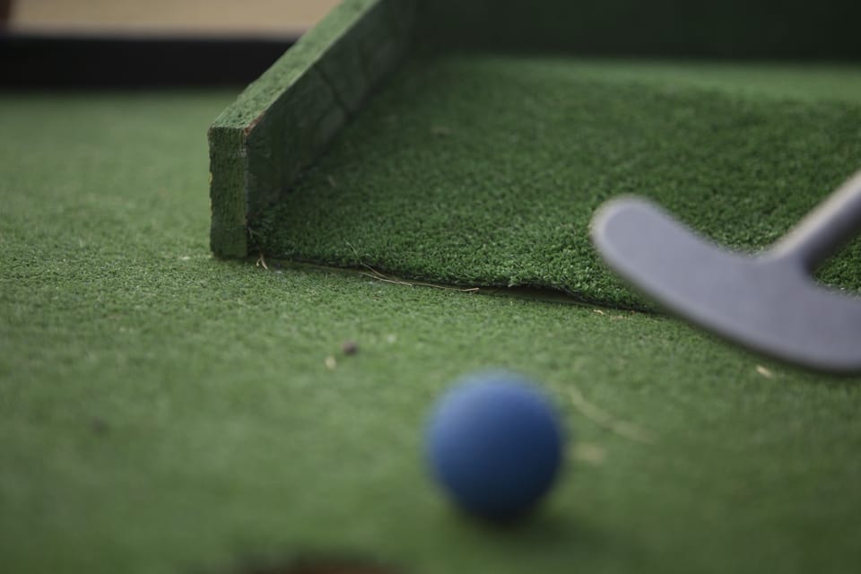 Mini-golf