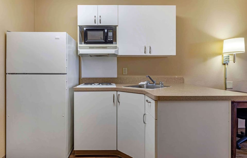 Studio, 2 Double Beds, Non Smoking | Desk, iron/ironing board, free WiFi, bed sheets