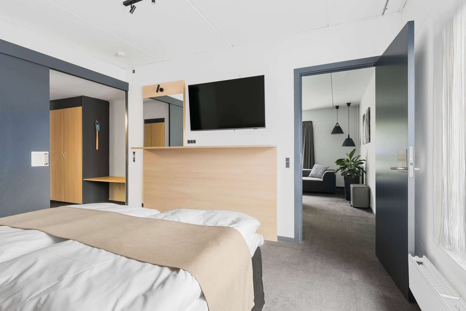 Junior Suite, 1 Queen Bed, Non Smoking (Separate Living Room) | Desk, laptop workspace, blackout drapes, iron/ironing board