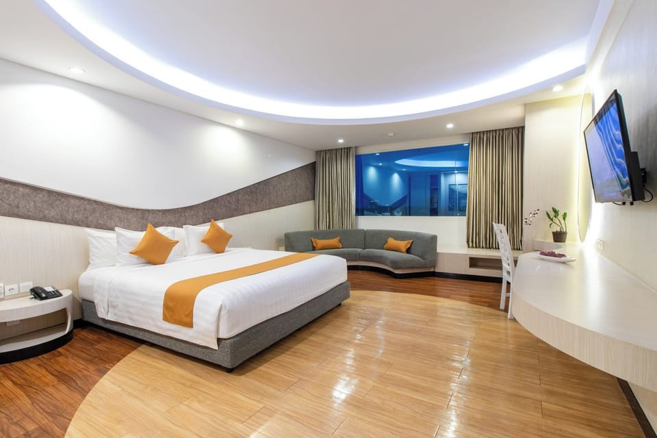Junior Executive Double Room | In-room safe, free WiFi, bed sheets