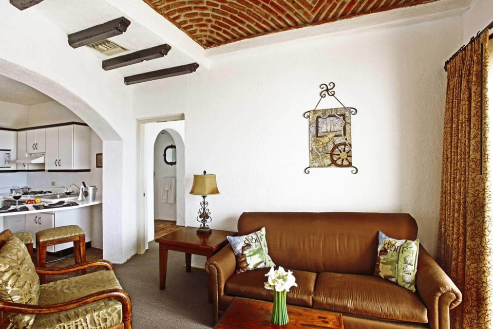 Suite, 1 King Bed | Living room | TV