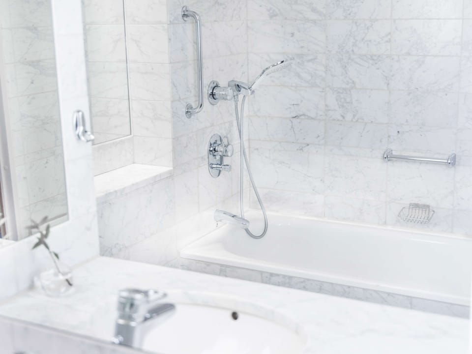 Superior Room (Runway View) | Bathroom | Free toiletries, hair dryer, towels