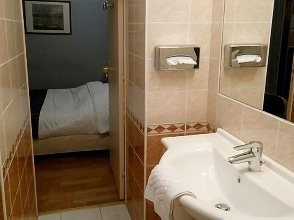 Bathroom sink