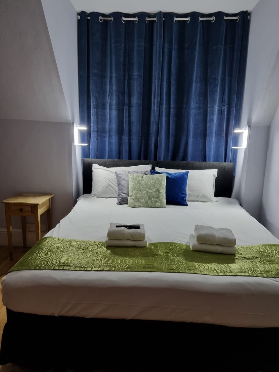 Double Room, Ensuite | Bed sheets
