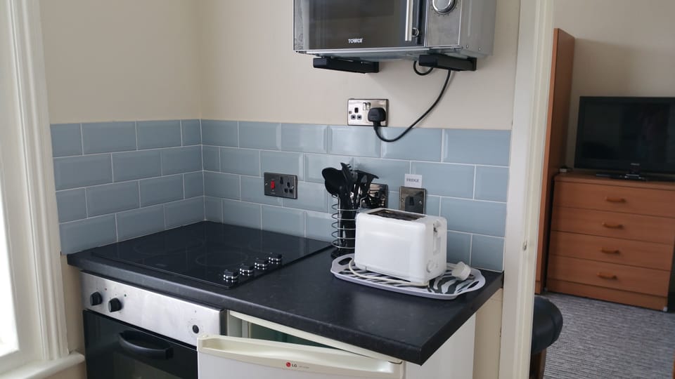 Apartment | Private kitchen | Fridge, microwave, oven, stovetop