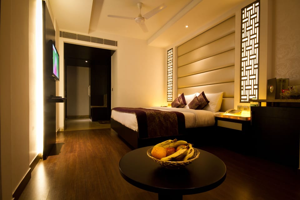 Executive Double Room, 1 Double Bed | In-room safe, individually decorated, individually furnished, desk