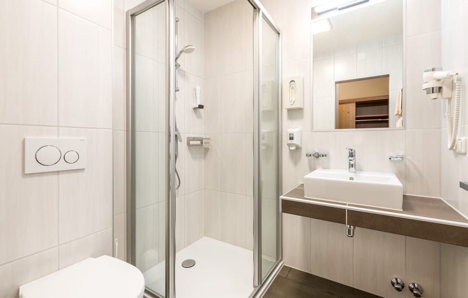 Classic Double Room | Bathroom | Towels