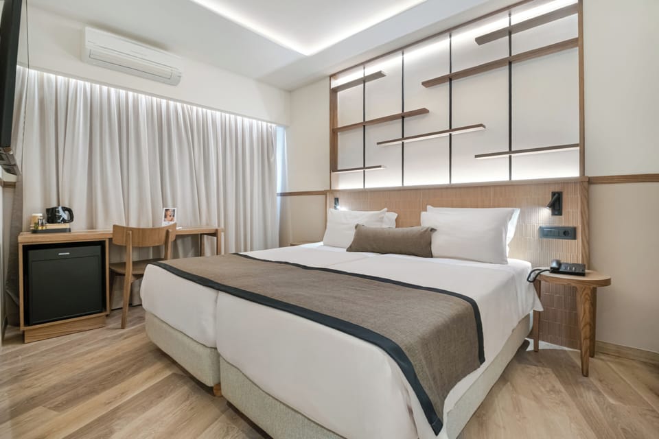 Comfort Room | Down comforters, in-room safe, desk, laptop workspace