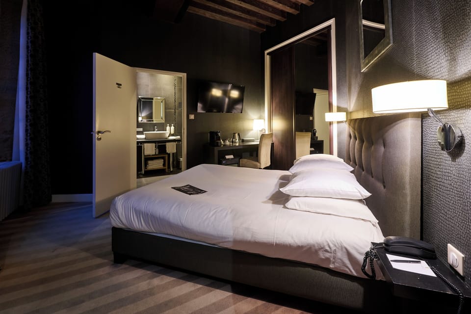 Executive Room | Hypo-allergenic bedding, minibar, in-room safe, individually furnished