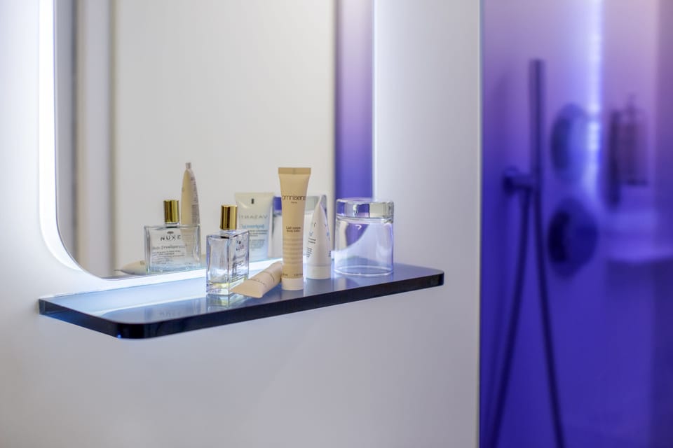 Superior Double Room (Odyssey) | Bathroom amenities | Shower, rainfall showerhead, designer toiletries, hair dryer