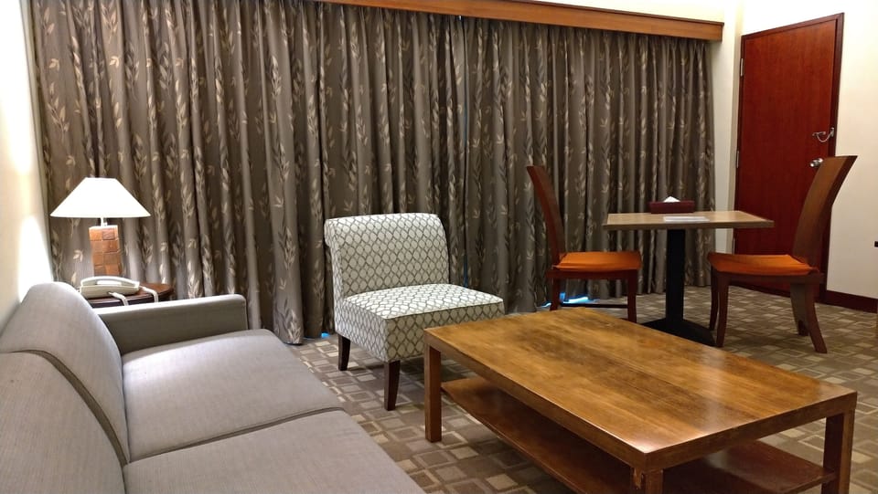 Down comforters, in-room safe, blackout drapes, soundproofing