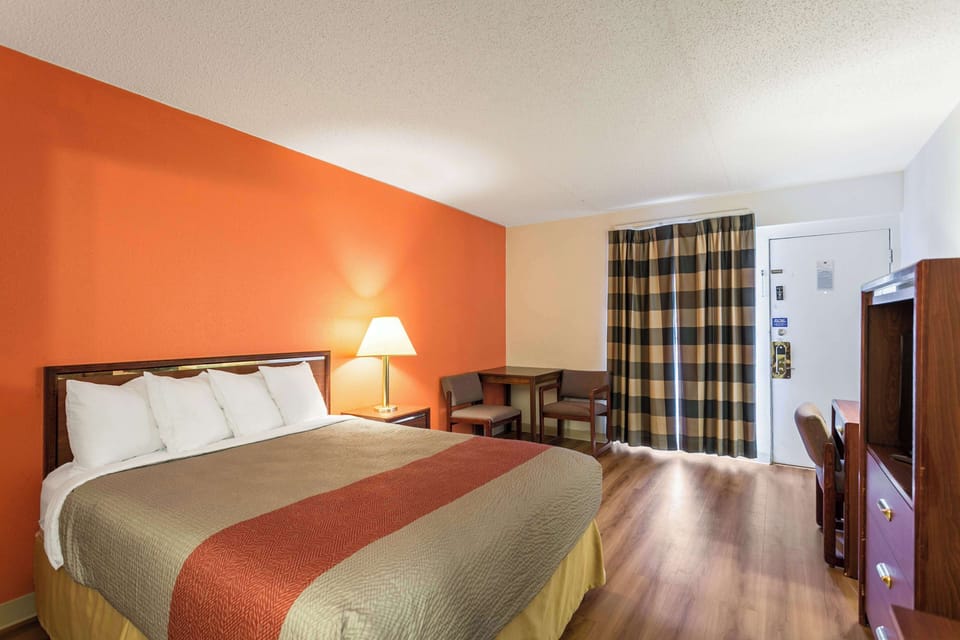 Desk, iron/ironing board, free WiFi, bed sheets