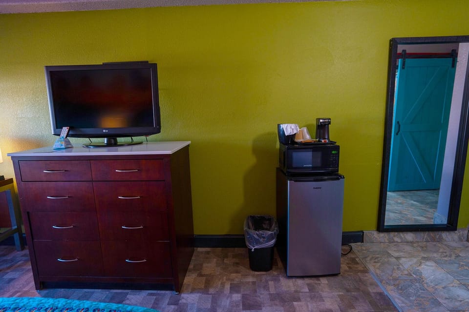 One King Bed | Soundproofing, free WiFi