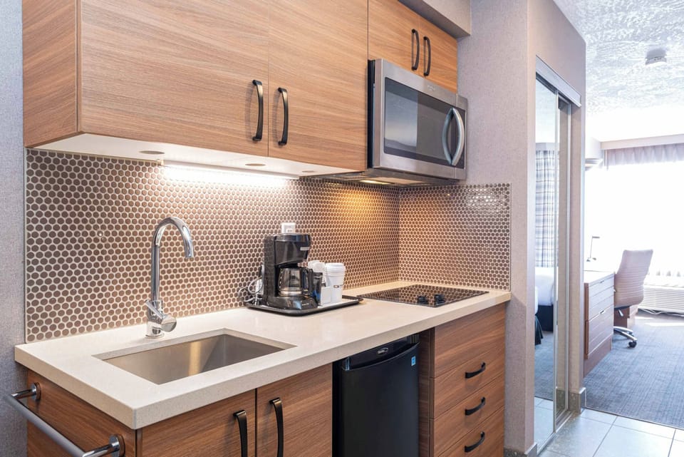 Standard Suite, 2 Double Beds, Sofa Bed, Kitchenette | Private kitchenette | Coffee/tea maker