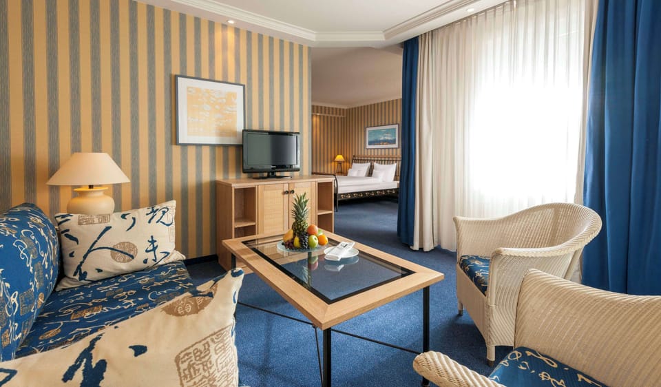Hypo-allergenic bedding available, minibar, in-room safe