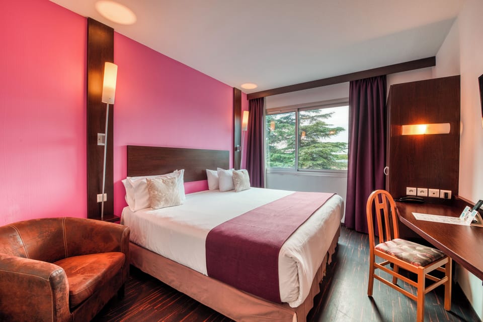 Executive Room | Premium bedding, individually decorated, desk, blackout drapes