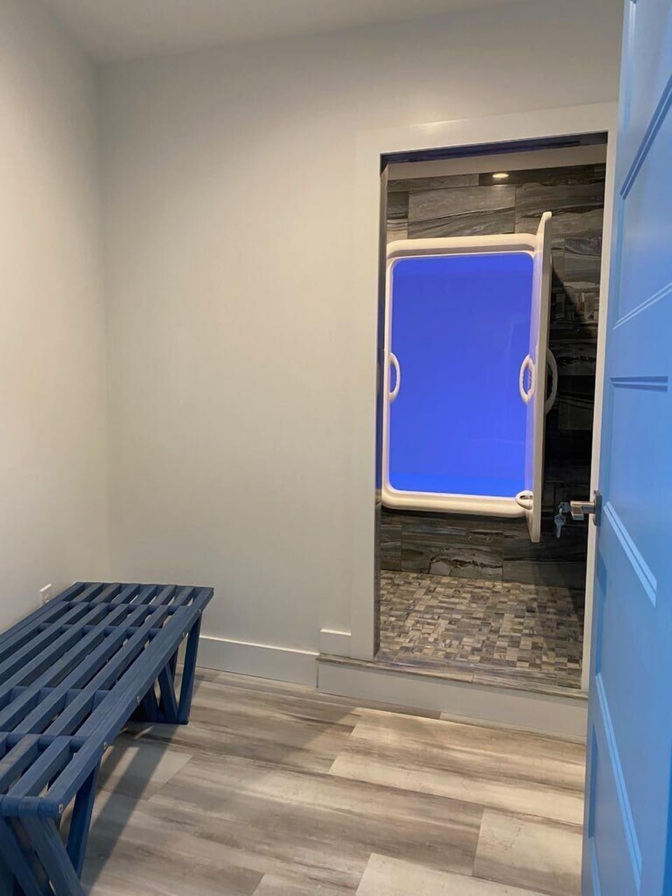 Couples treatment rooms, sauna, hydrotherapy, aromatherapy