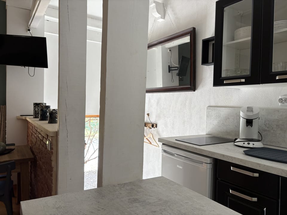 Apartment, Ensuite, Garden View (L atypique) | Shared kitchen | Highchair