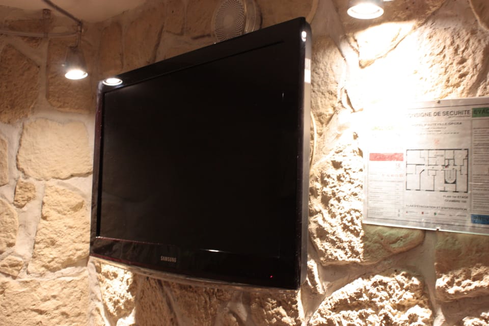 Family Room | In-room safe, desk, soundproofing, iron/ironing board