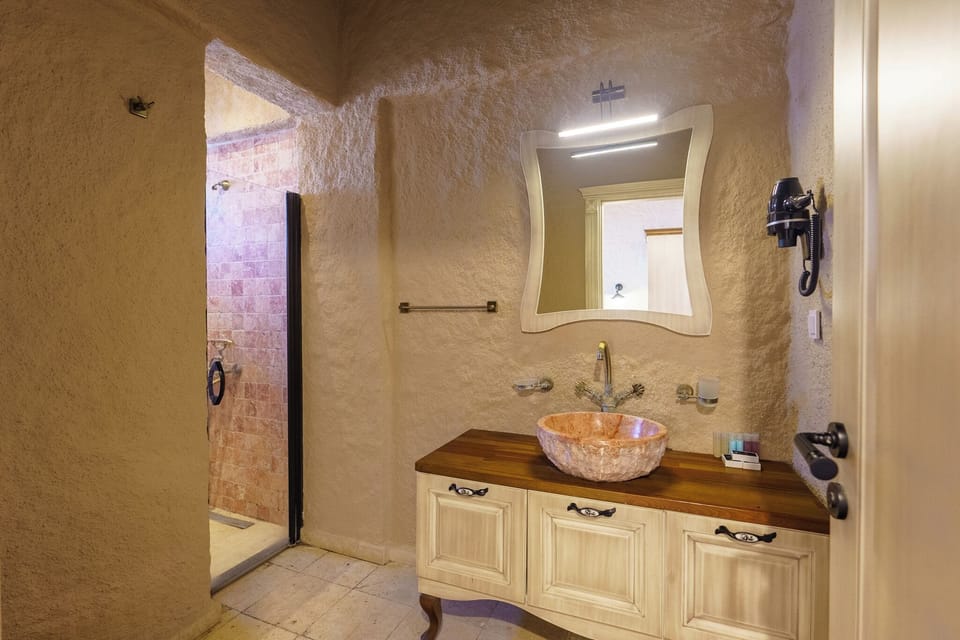 Standard Room | Bathroom | Shower, rainfall showerhead, bathrobes, slippers
