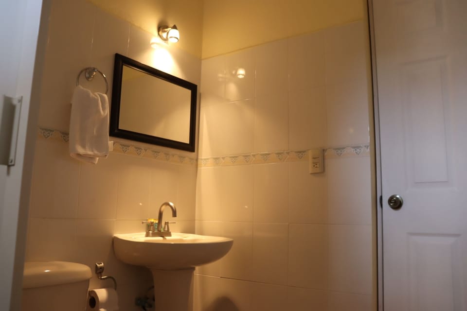 Standard Room | Bathroom | Shower, rainfall showerhead, towels, soap