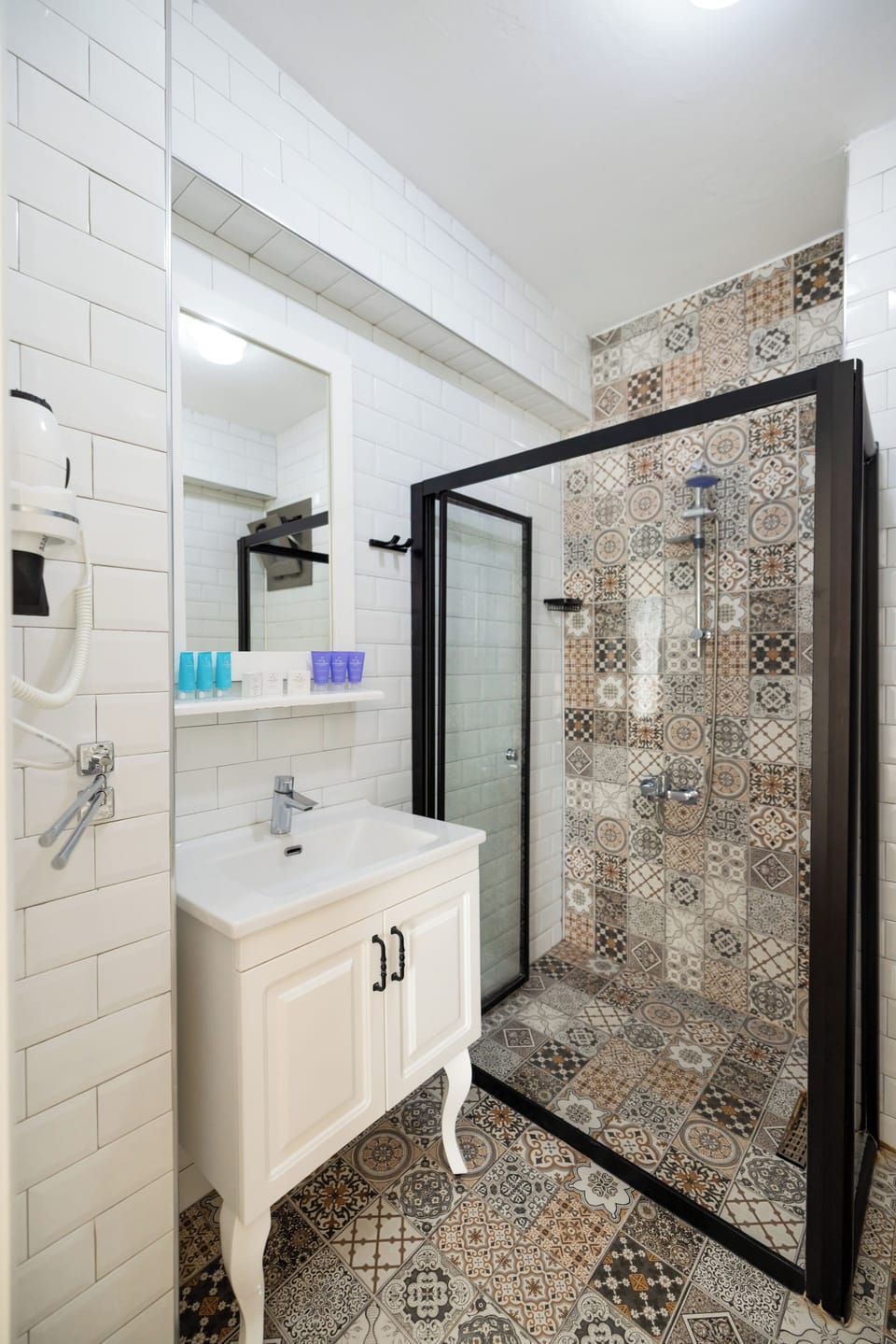 Deluxe Triple Room, Balcony | Bathroom | Shower, hair dryer, towels, soap
