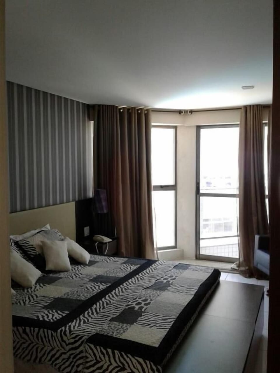 Deluxe Double or Twin Room | Minibar, soundproofing, free WiFi, bed sheets