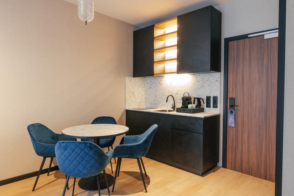 Coffee/tea maker, electric kettle