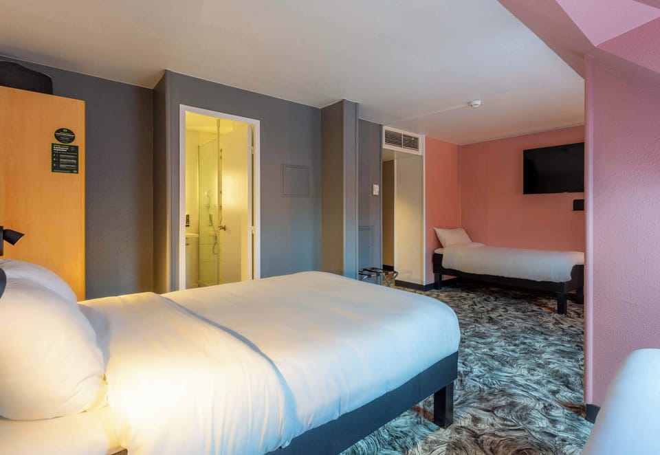 Triple Room, Non Smoking | Desk, laptop workspace, soundproofing, iron/ironing board