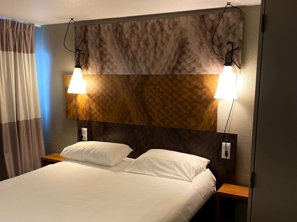 Standard Room, 1 Double Bed | Premium bedding, pillowtop beds, in-room safe, desk