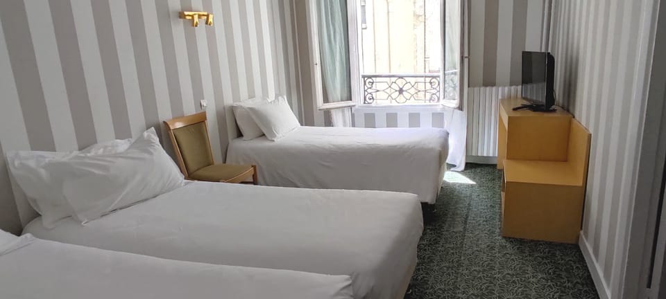 Classic Triple Room | In-room safe, soundproofing, iron/ironing board, free WiFi