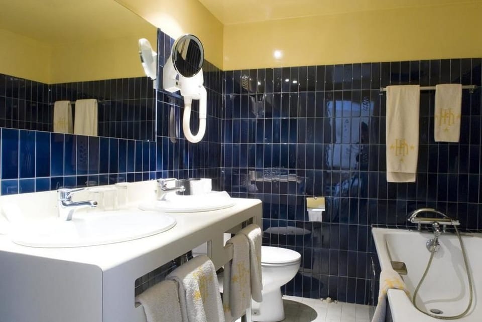 Bathtub, hair dryer, towels