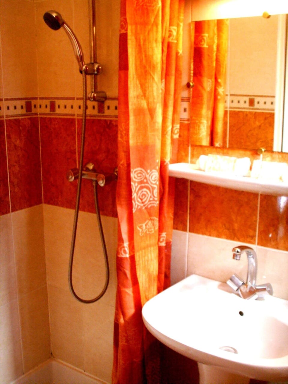 Basic Double Room | Desk, iron/ironing board, free WiFi, bed sheets