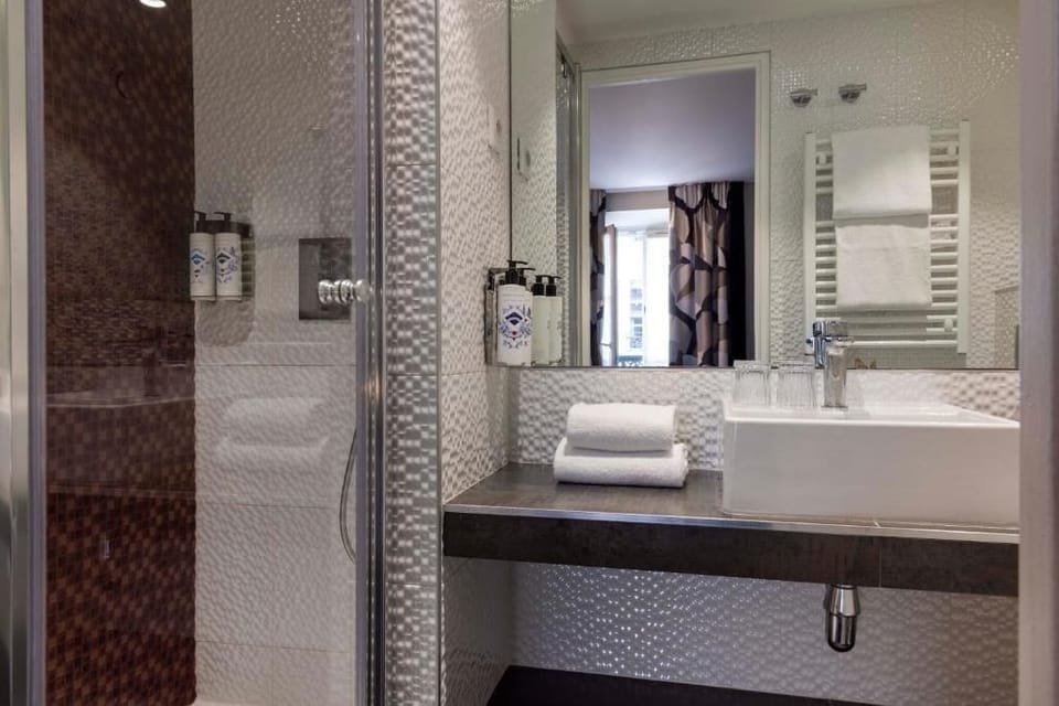 Shower, free toiletries, hair dryer, towels