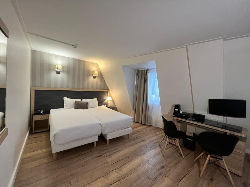 In-room safe, desk, soundproofing, iron/ironing board