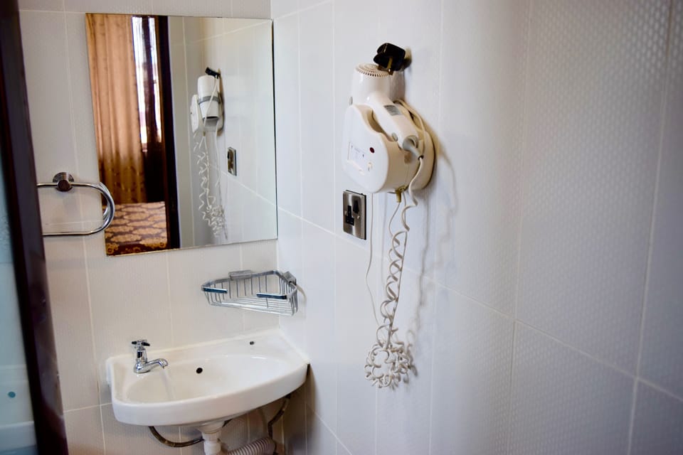 Bathroom sink